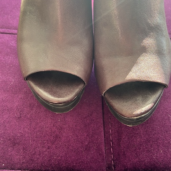 BCBG MA- HASTEN bootie - Picture 3 of 5